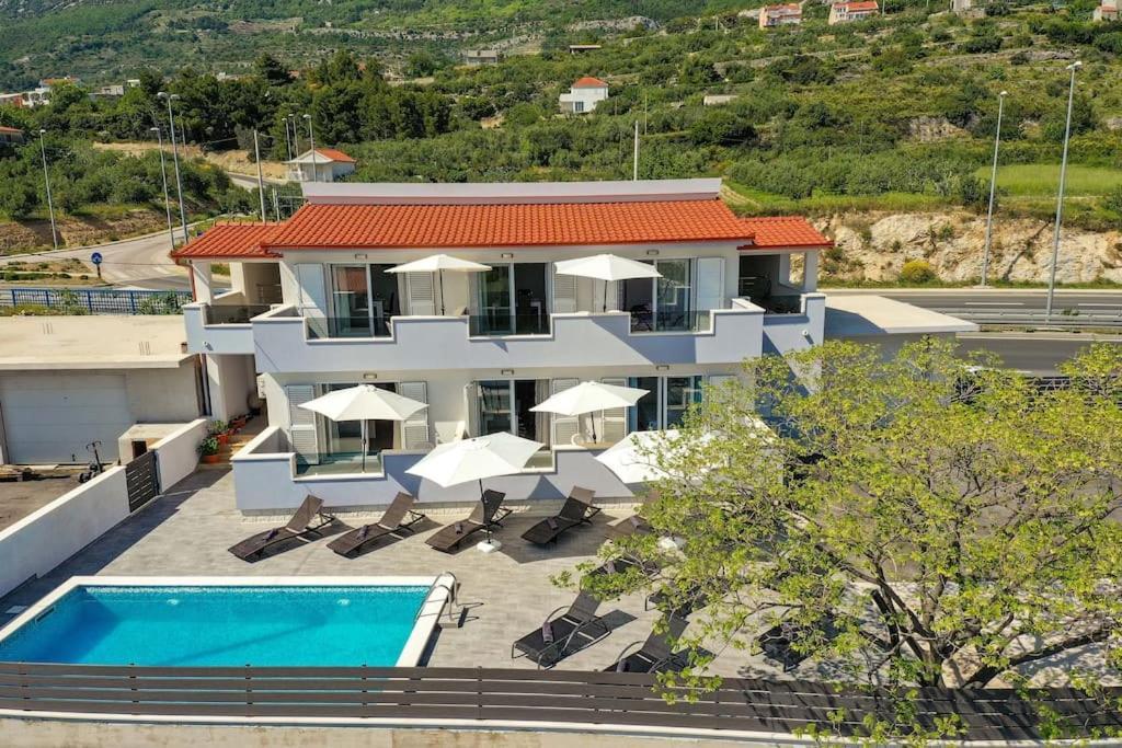 Villa Dispet Kastela